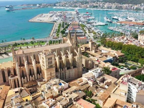 Ciudad de Palma de Mallorca vista desde arriba.